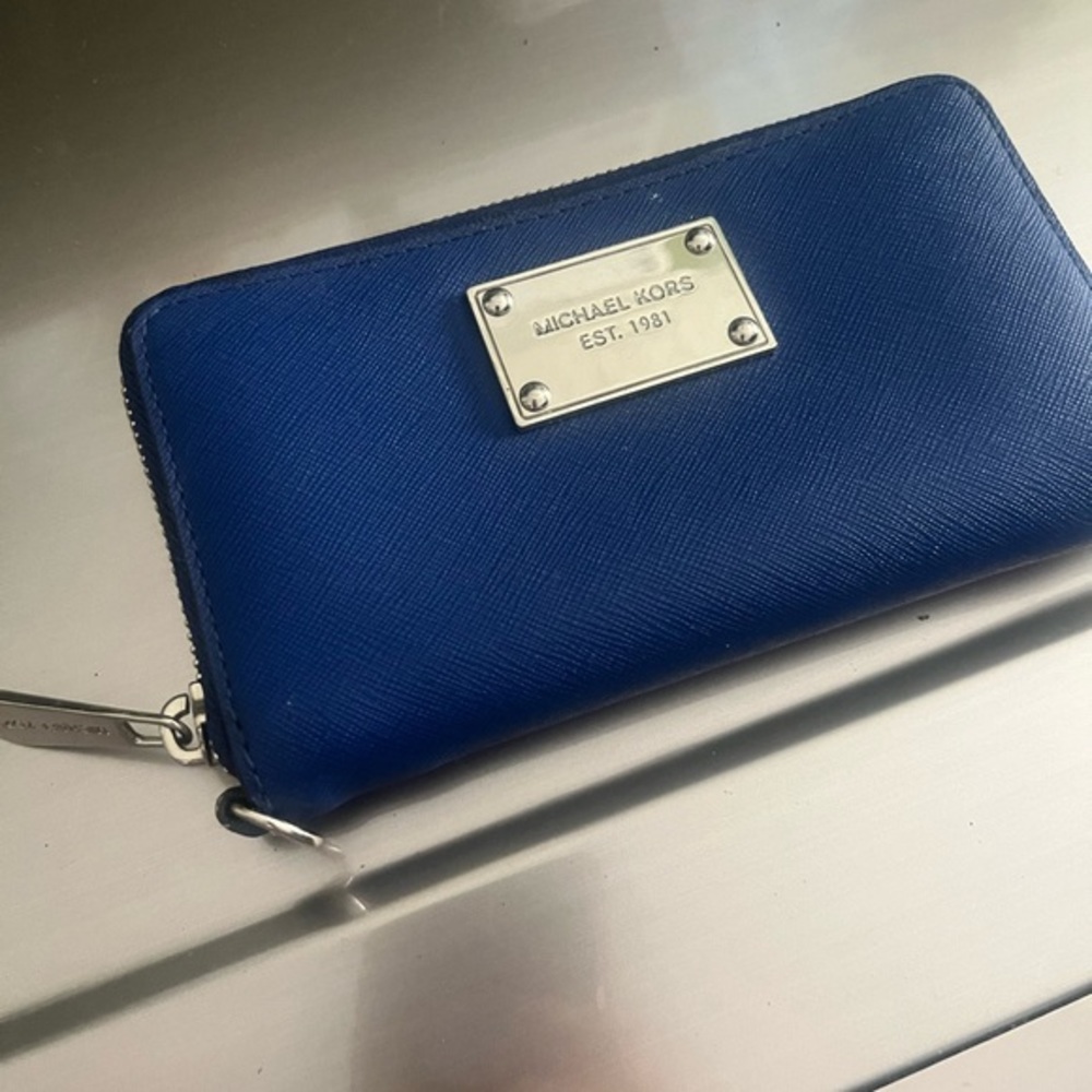 Michael kors blue wallet